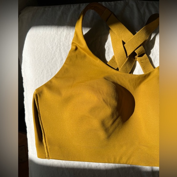 Lululemon Sports Bra💛 - Picture 3 of 7